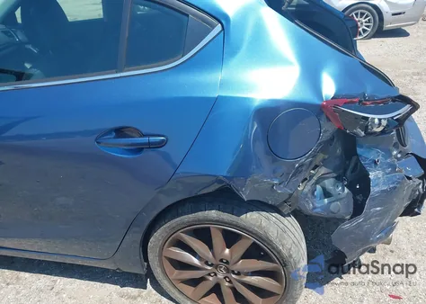 2018 Mazda 3 Grand Touring z USA, uszkodzony, nr VIN 3MZBN1M36JM261908